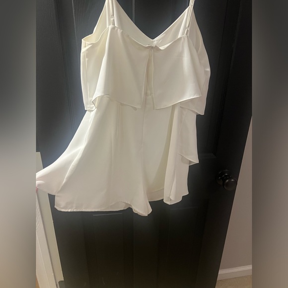 White romper - Picture 5 of 5